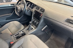 sininen Volkswagen Golf 2017 kuva 20.