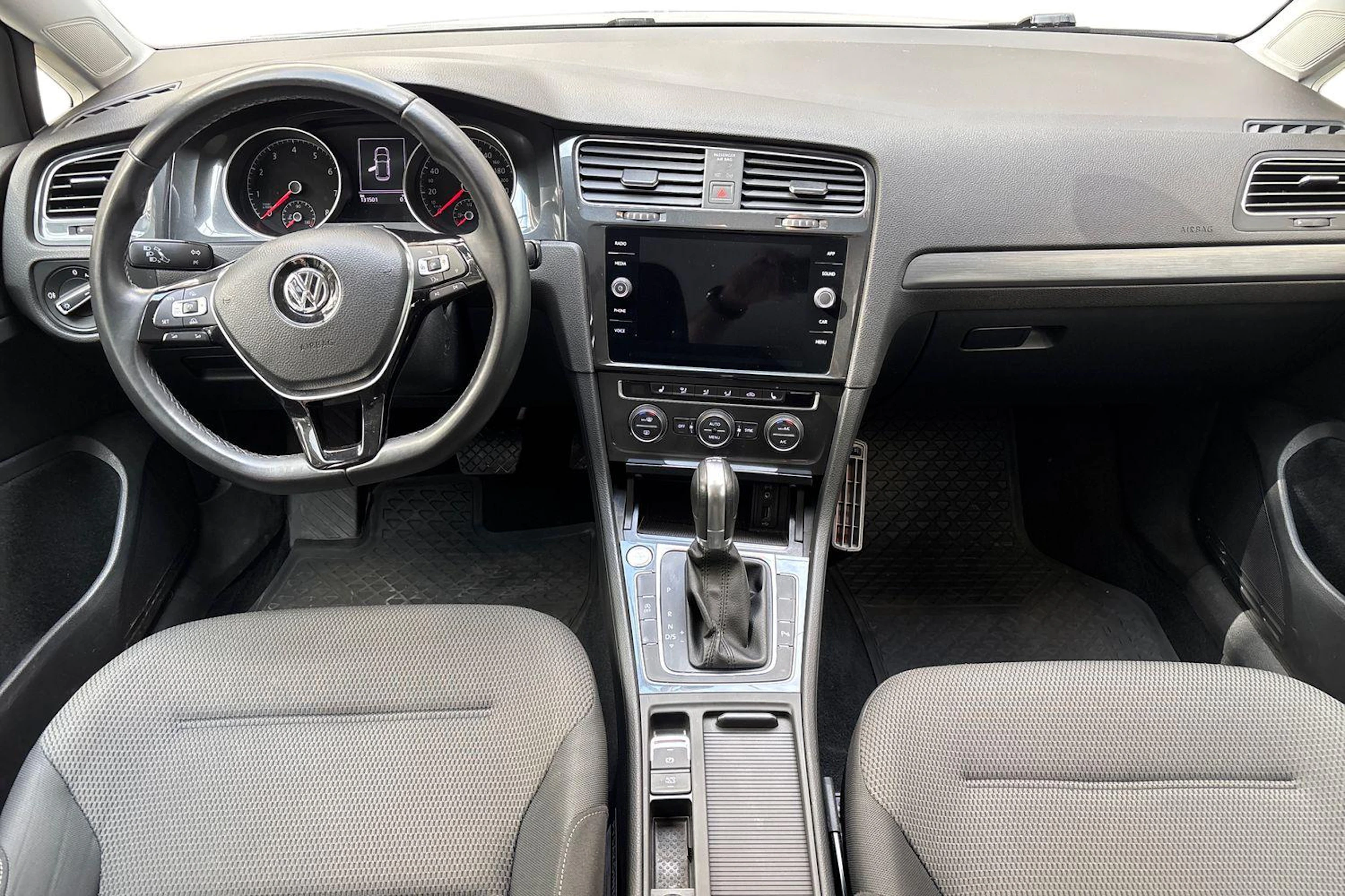 valkoinen Volkswagen Golf 2017 kuva 7.