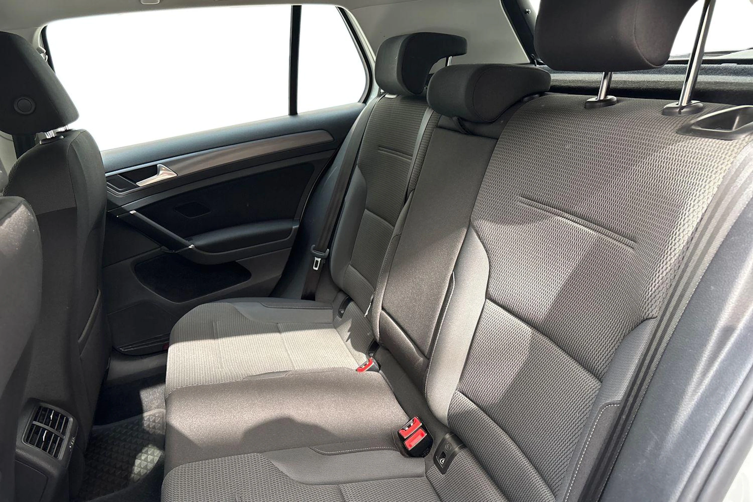 valkoinen Volkswagen Golf 2017 kuva 8.