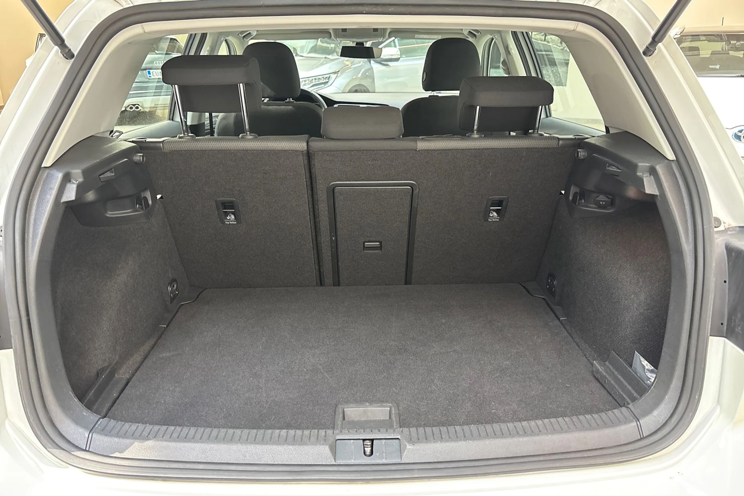 valkoinen Volkswagen Golf 2017 kuva 11.