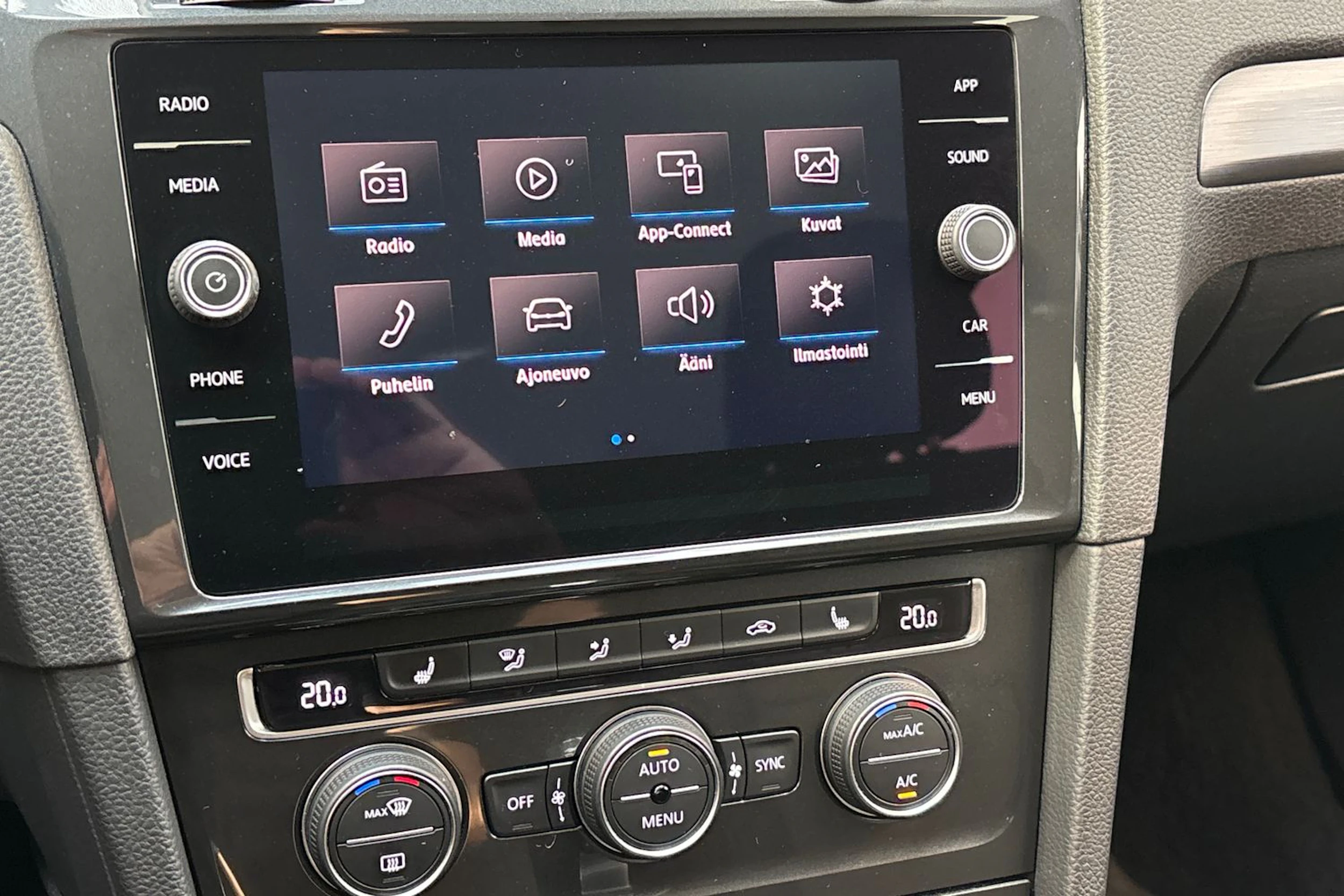 valkoinen Volkswagen Golf 2017 kuva 16.