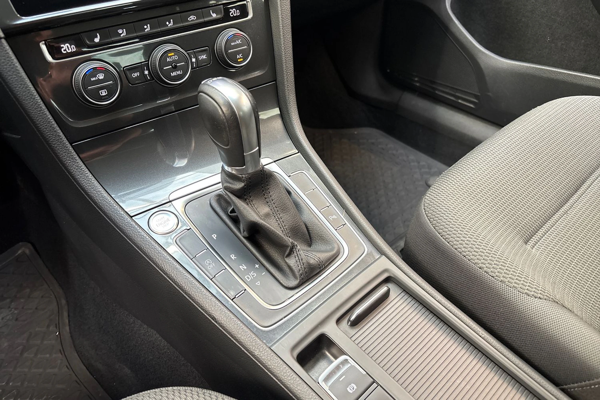 valkoinen Volkswagen Golf 2017 kuva 17.