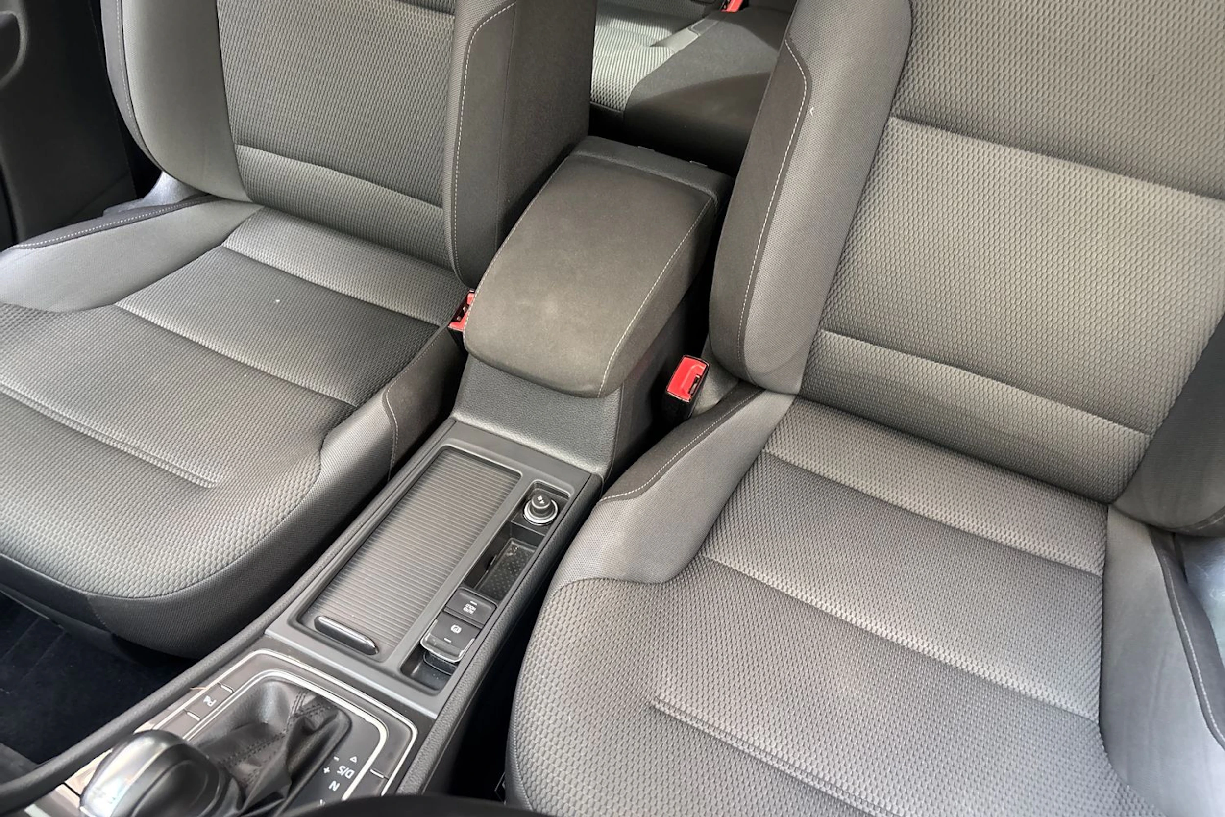 valkoinen Volkswagen Golf 2017 kuva 18.