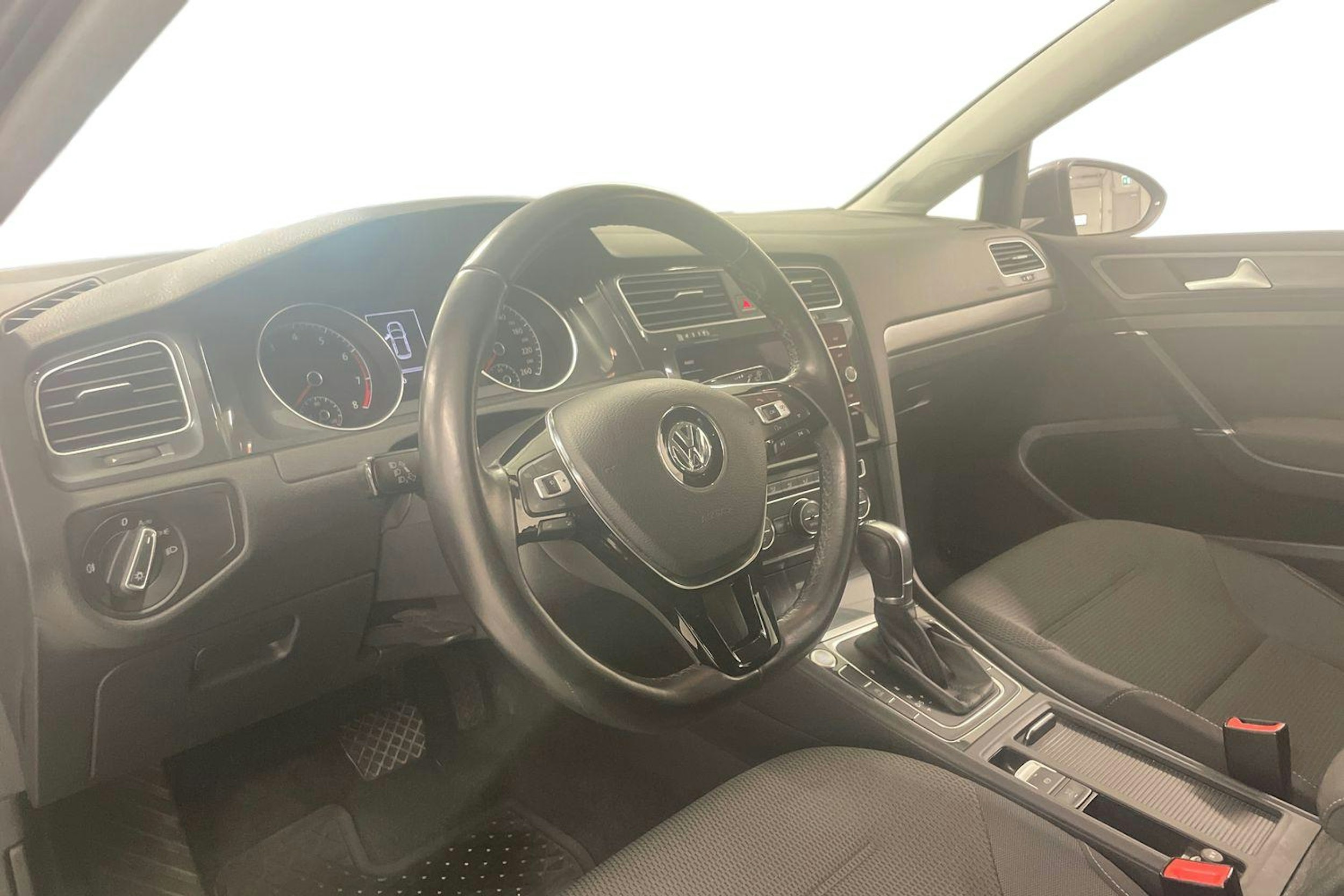 harmaa Volkswagen Golf 2018 kuva 7.