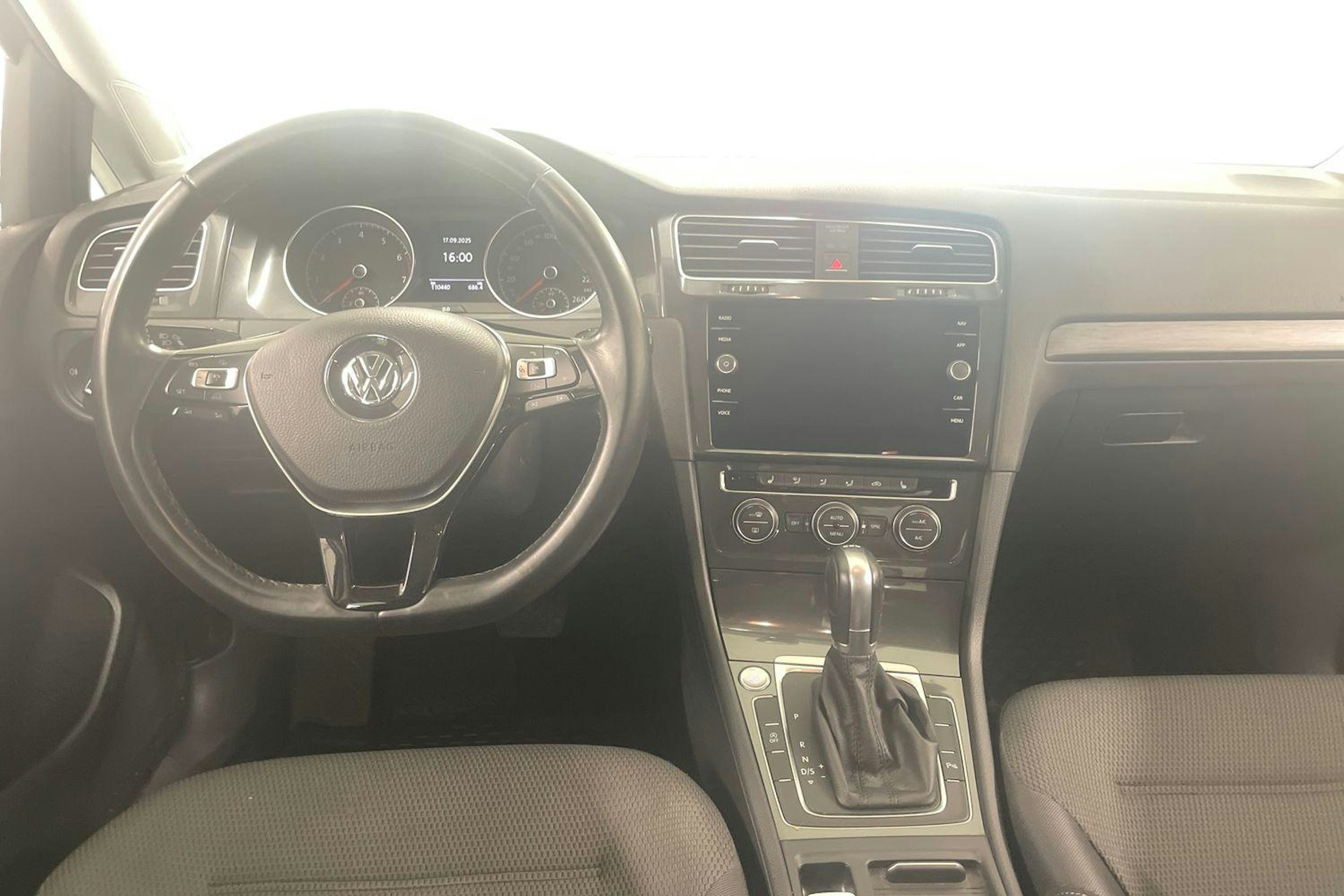 harmaa Volkswagen Golf 2018 kuva 9.