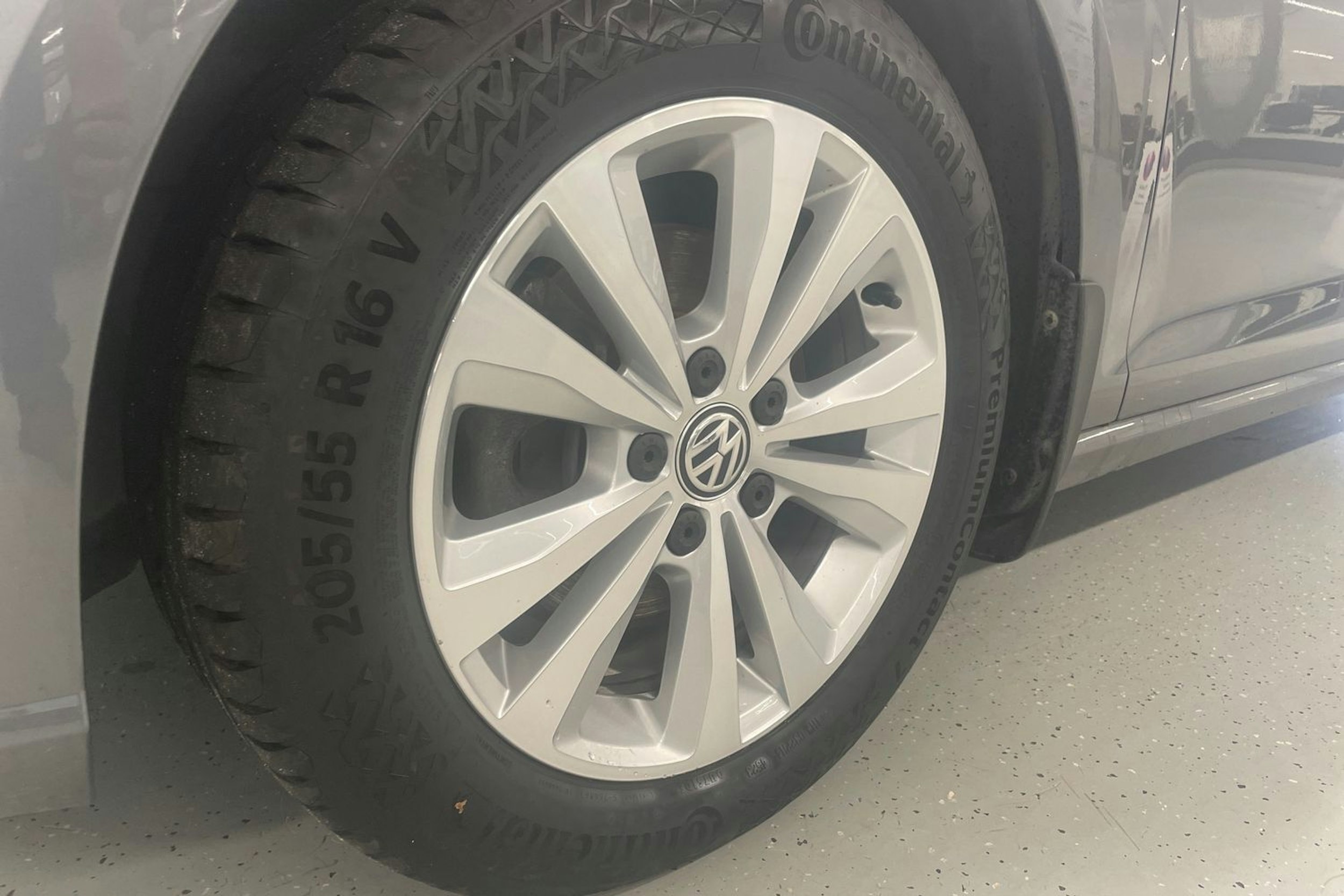 harmaa Volkswagen Golf 2018 kuva 13.