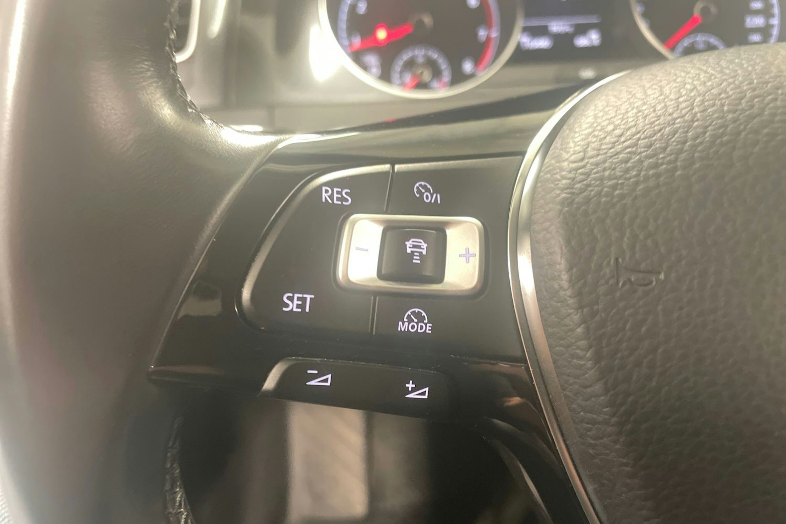 harmaa Volkswagen Golf 2018 kuva 15.