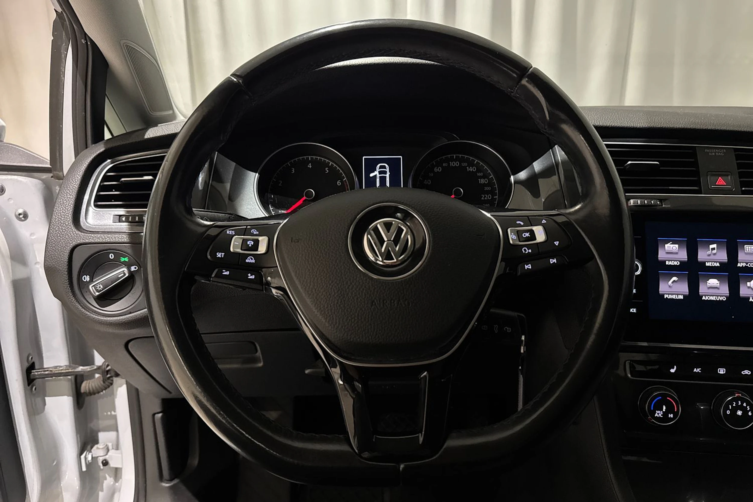 met. hopea Volkswagen Golf 2017 kuva 13.