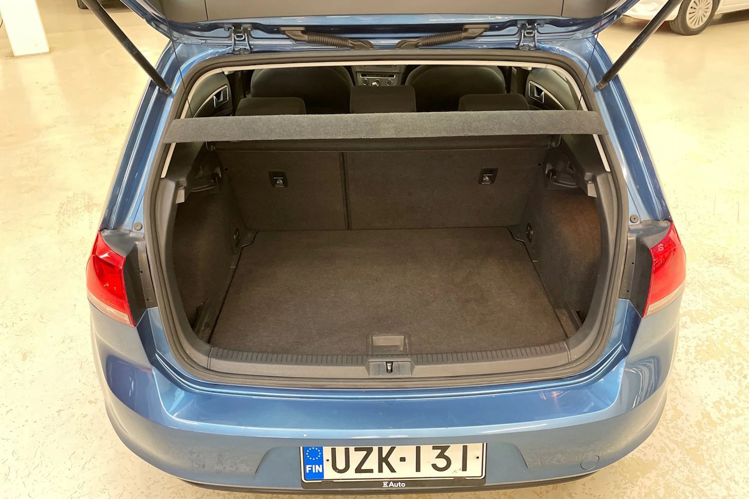 sininen Volkswagen Golf 2017 kuva 11.