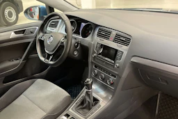 sininen Volkswagen Golf 2017 kuva 13.