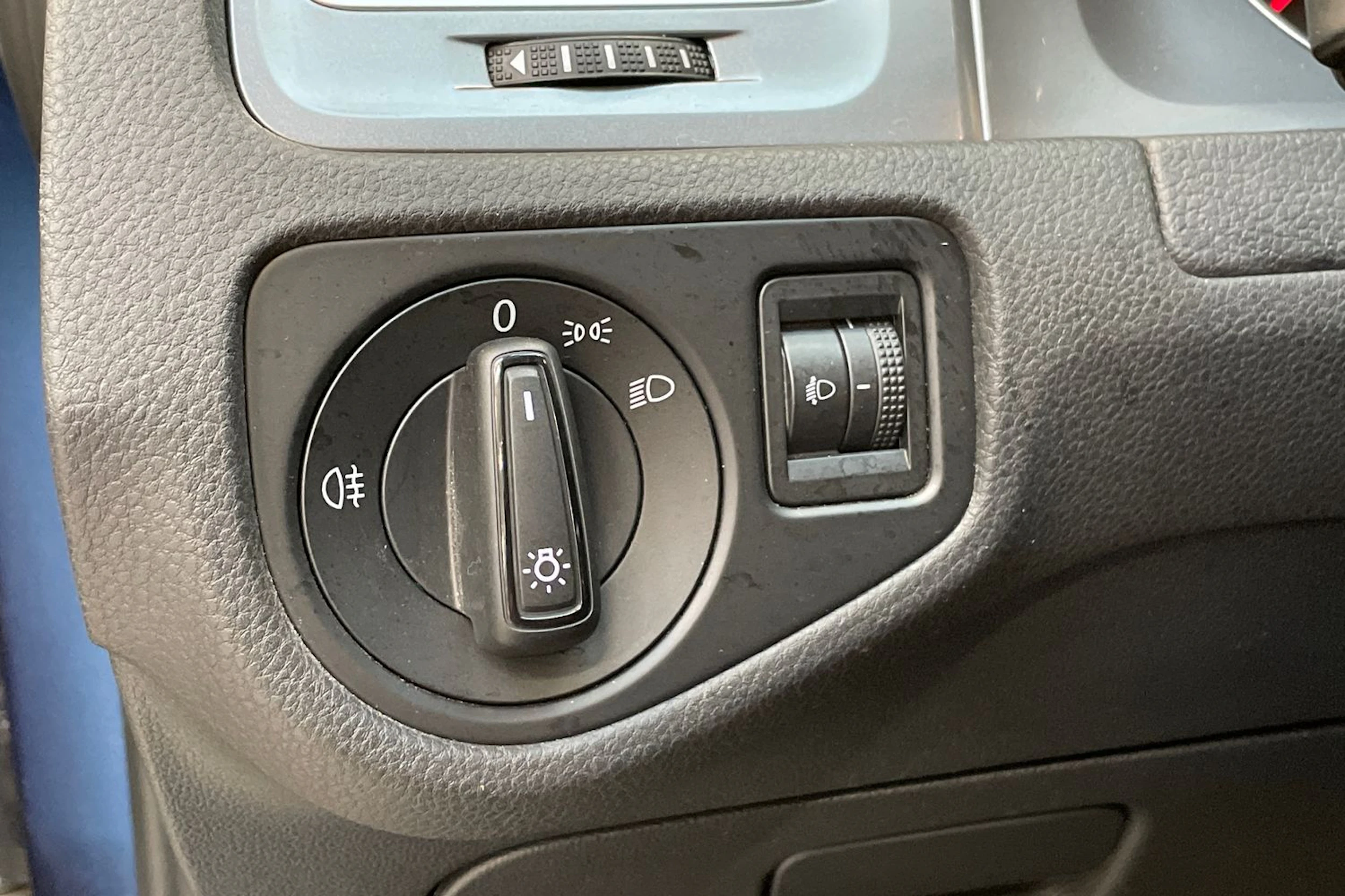 sininen Volkswagen Golf 2017 kuva 15.