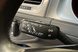 sininen Volkswagen Golf 2017 kuva 17.