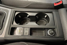 sininen Volkswagen Golf 2017 kuva 18.