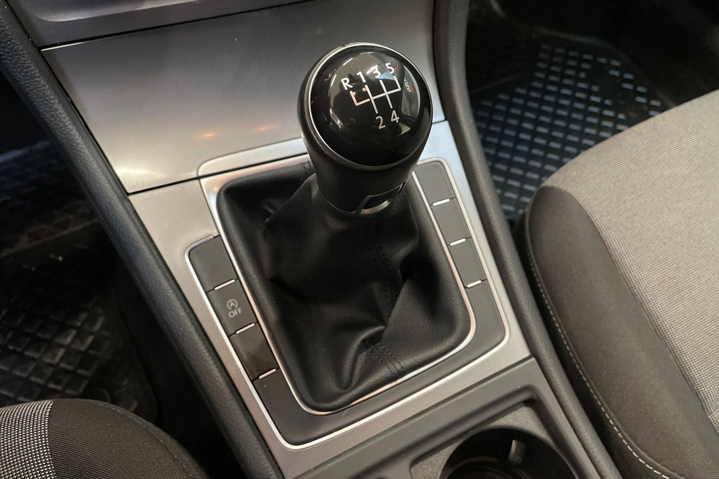sininen Volkswagen Golf 2017 kuva 19.