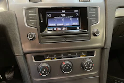 sininen Volkswagen Golf 2017 kuva 20.