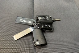 sininen Volkswagen Golf 2017 kuva 22.
