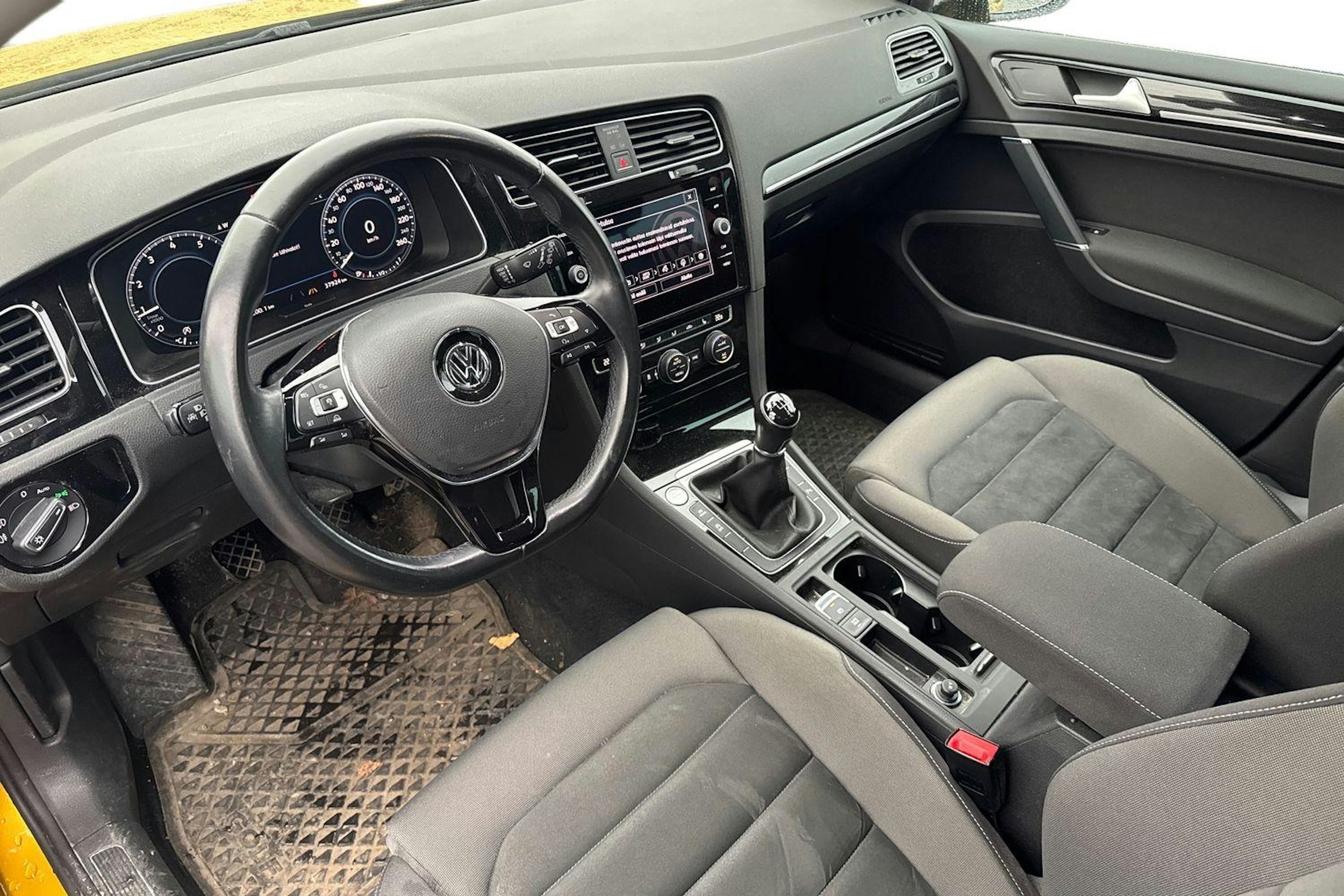 Keltainen Volkswagen GOLF 2017 kuva 3.