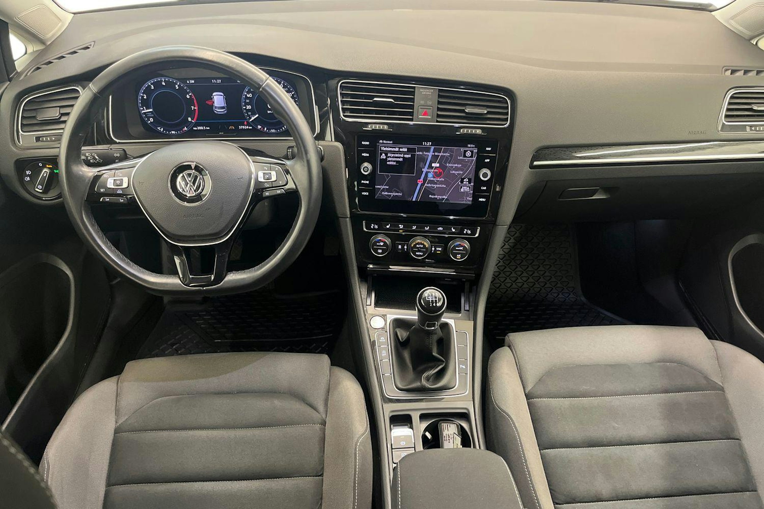 Keltainen Volkswagen GOLF 2017 kuva 9.