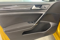 Keltainen Volkswagen GOLF 2017 kuva 14.