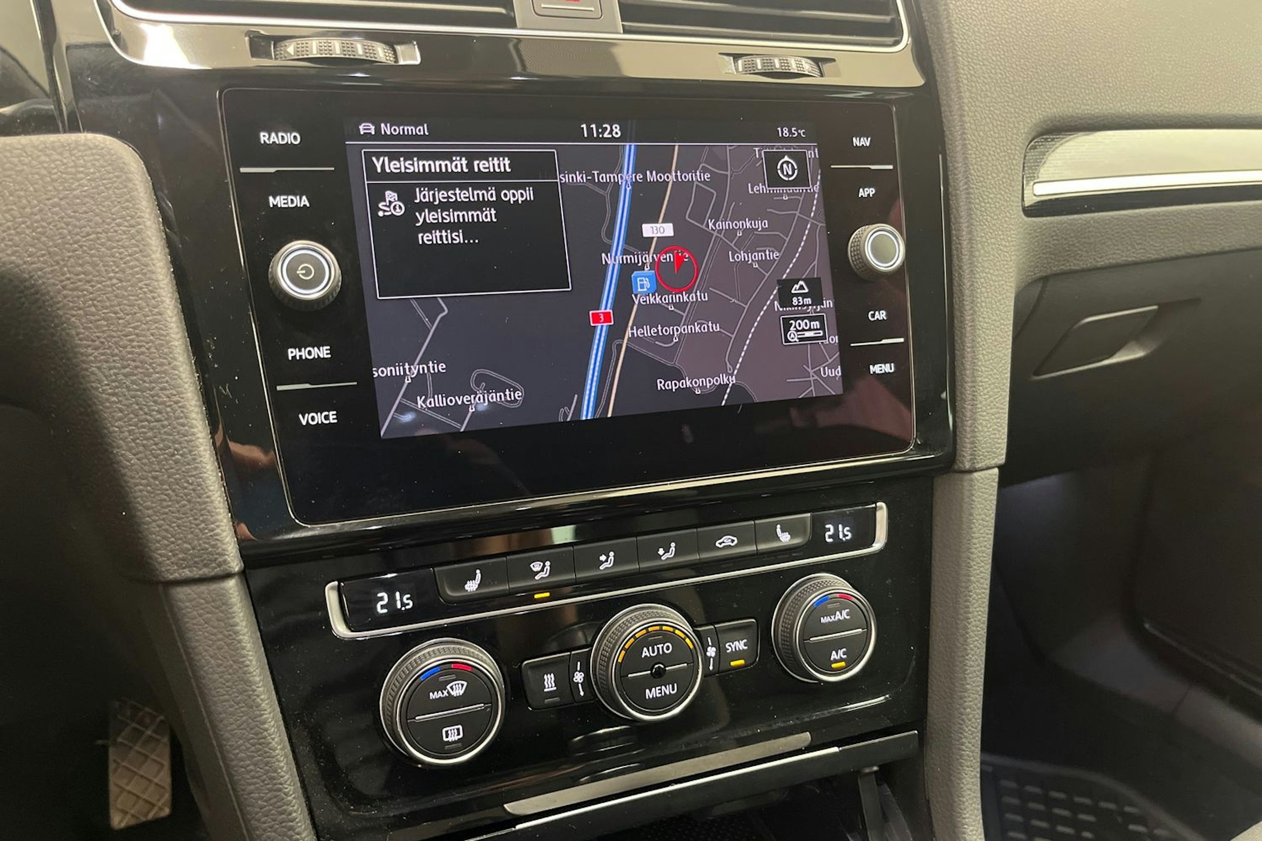 Keltainen Volkswagen GOLF 2017 kuva 17.