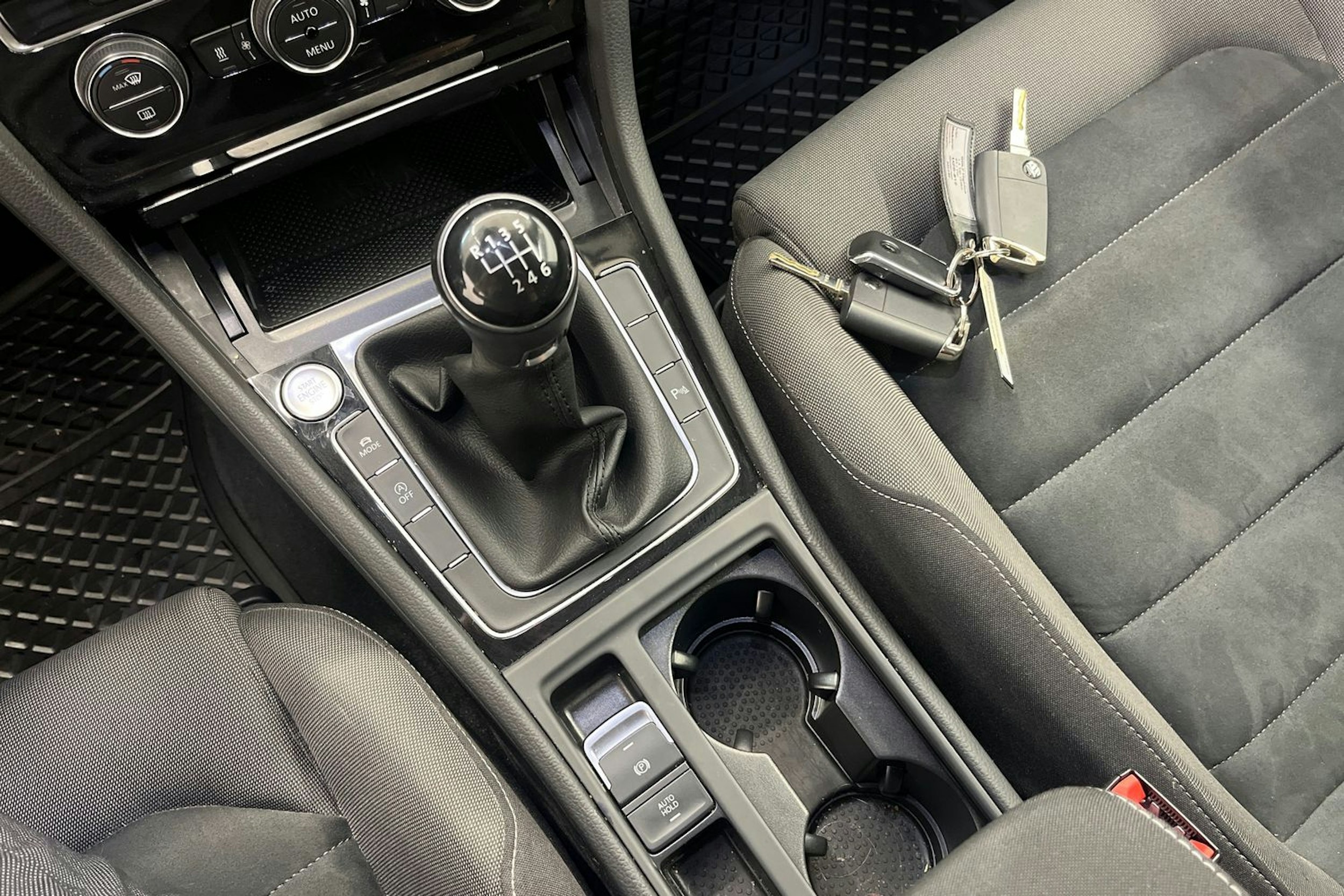 Keltainen Volkswagen GOLF 2017 kuva 19.