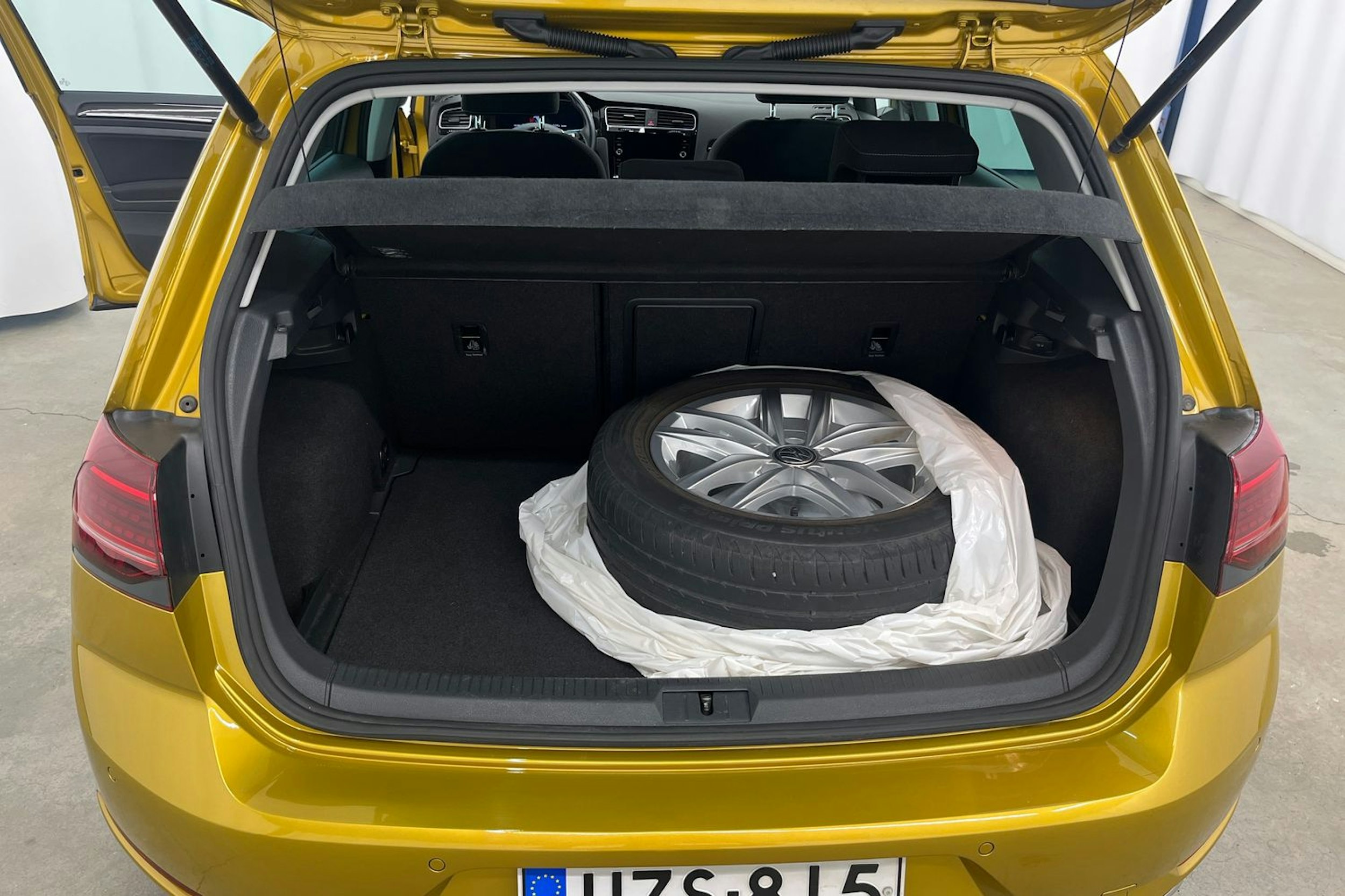 Keltainen Volkswagen GOLF 2017 kuva 21.