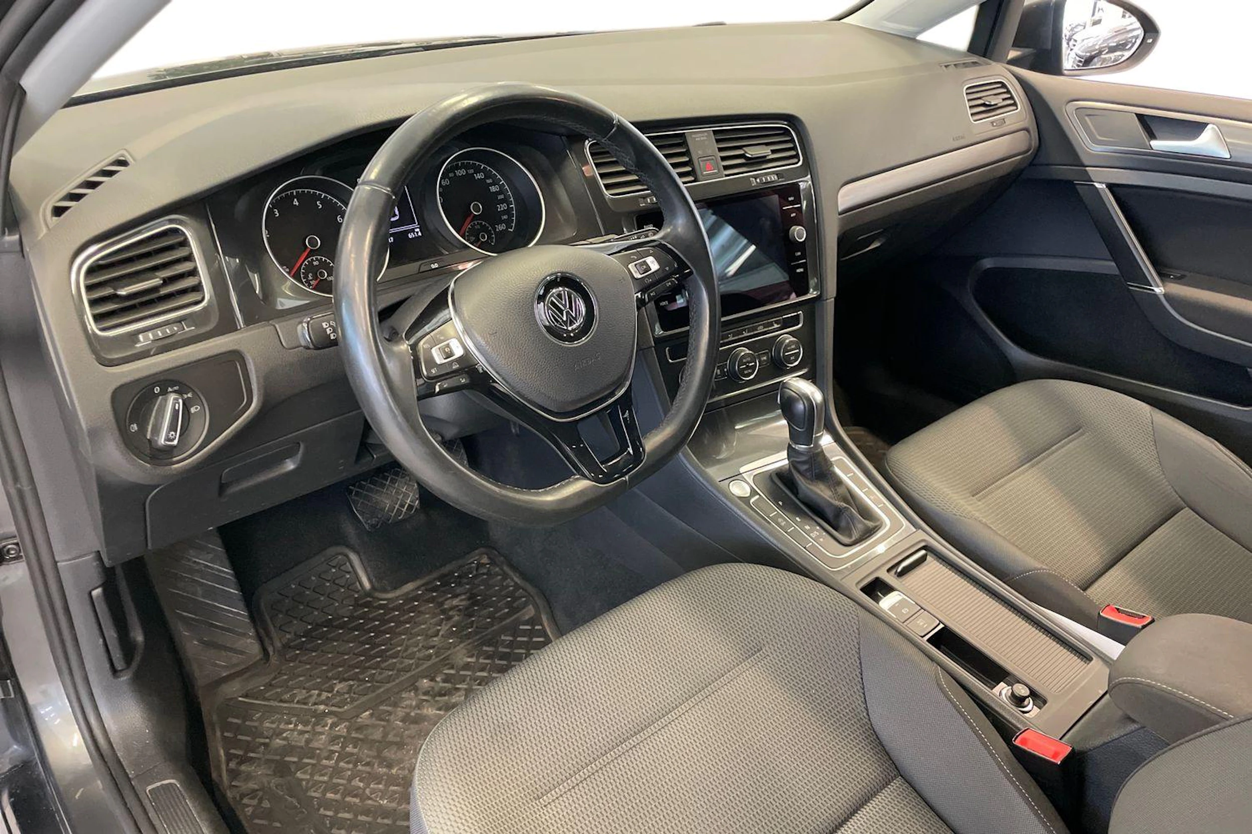 harmaa Volkswagen Golf 2017 kuva 6.