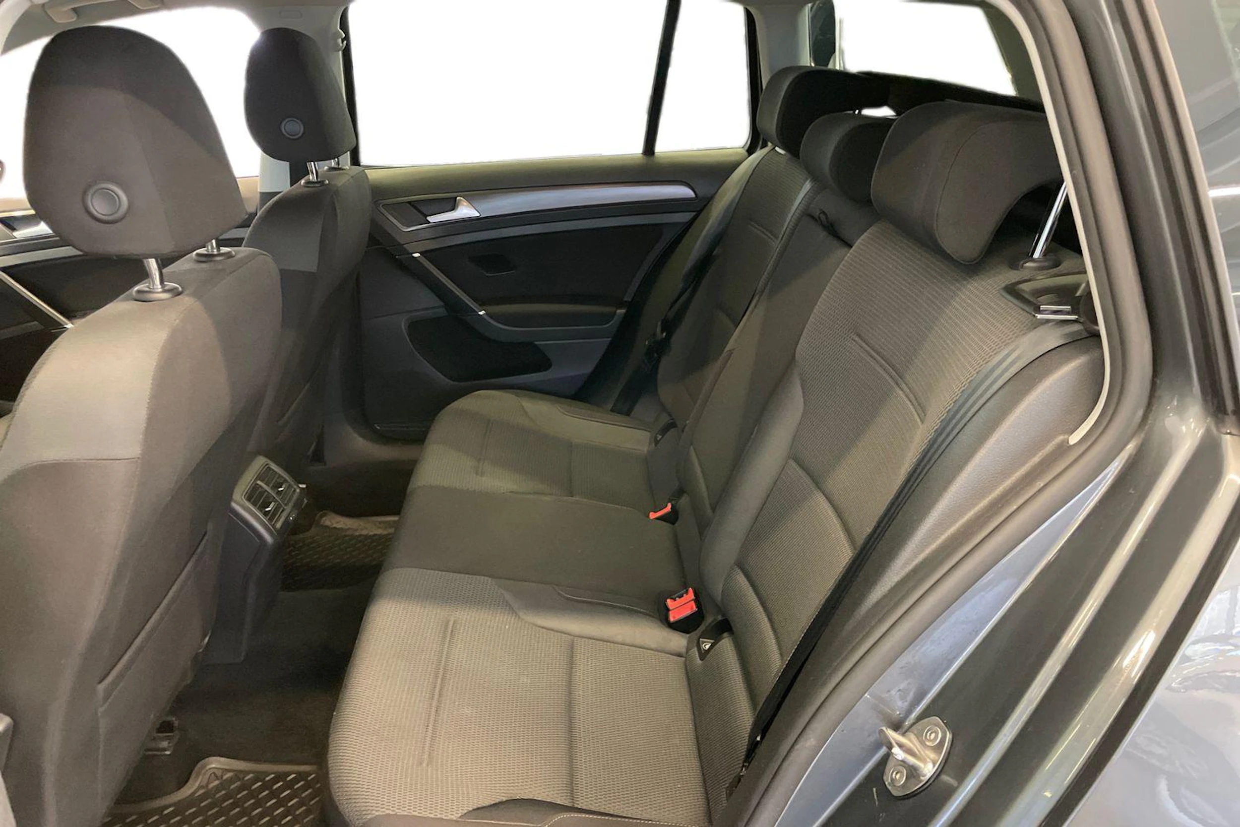 harmaa Volkswagen Golf 2017 kuva 8.