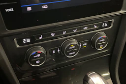 harmaa Volkswagen Golf 2017 kuva 13.