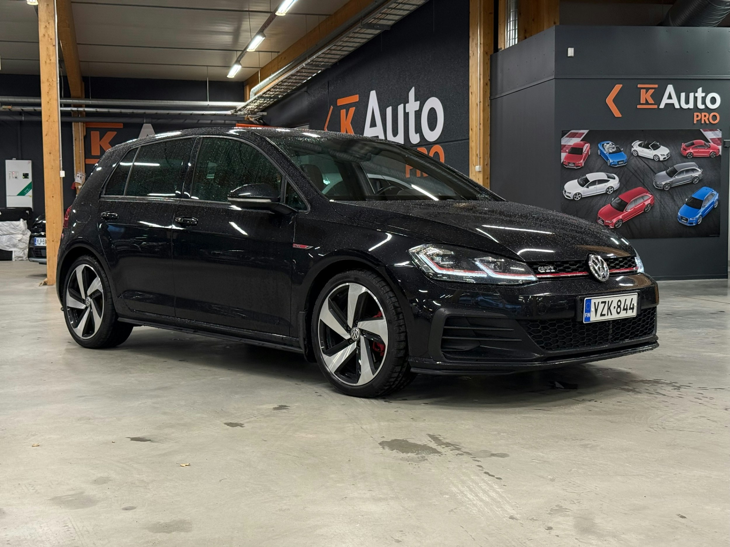 musta Volkswagen Golf 2017 kuva 1.