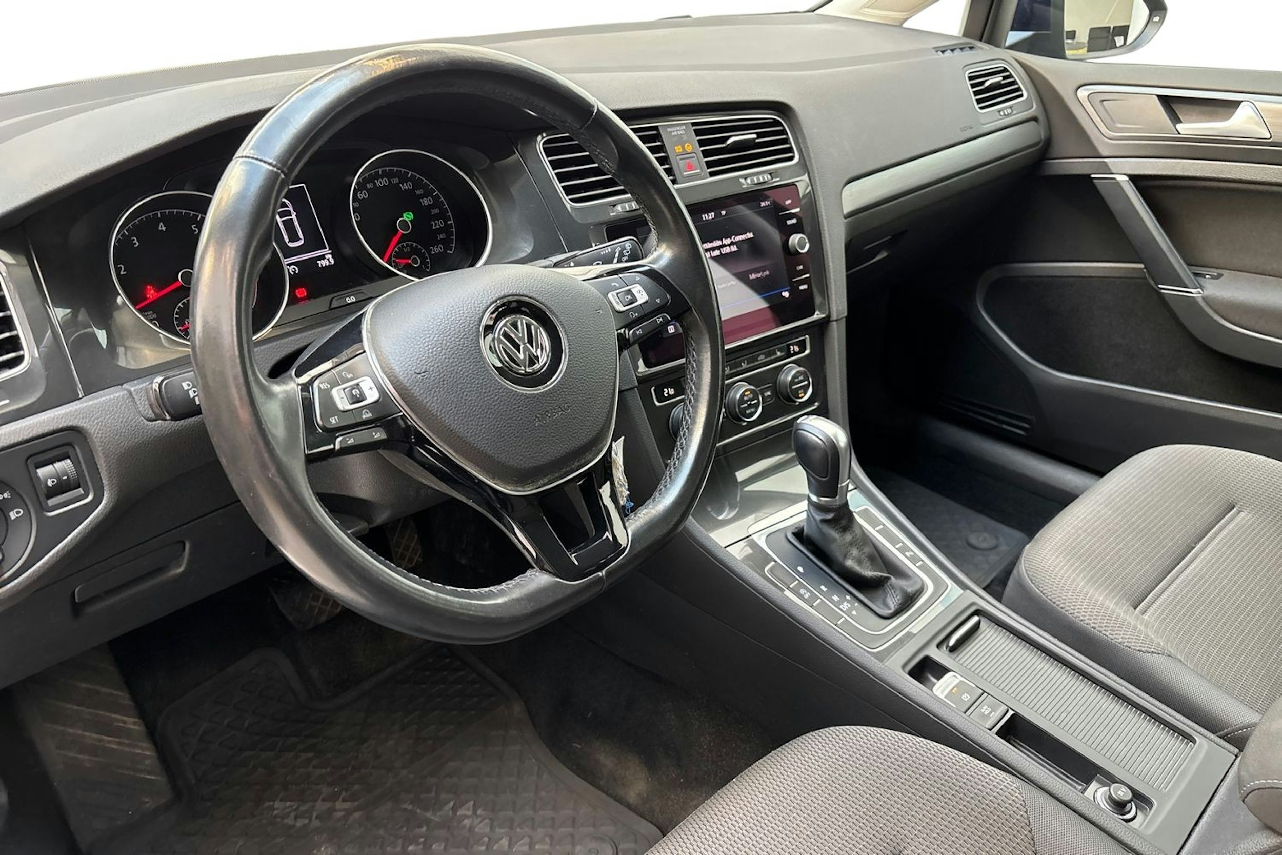 sininen Volkswagen Golf 2017 kuva 7.