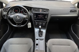 sininen Volkswagen Golf 2017 kuva 9.