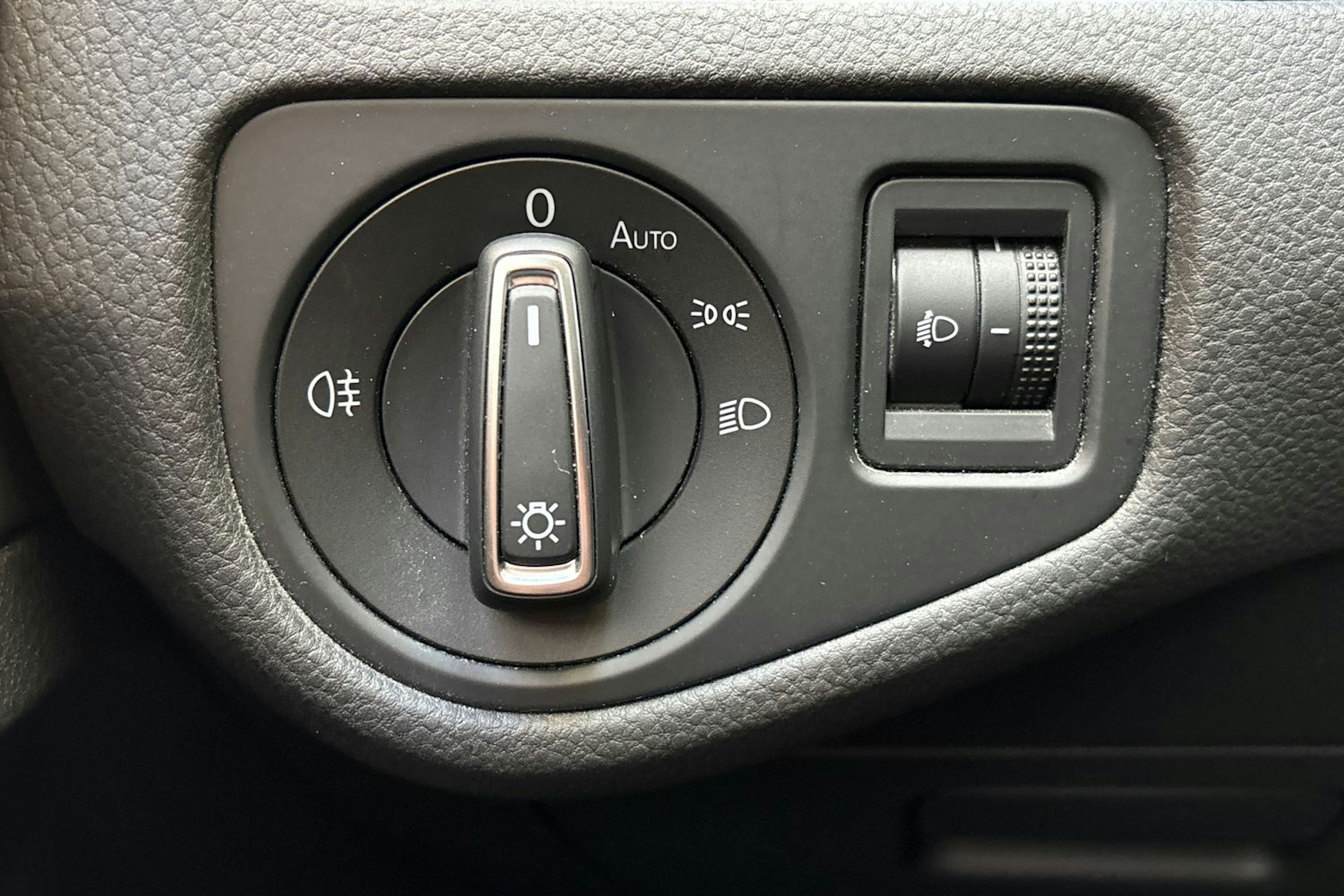 sininen Volkswagen Golf 2017 kuva 17.