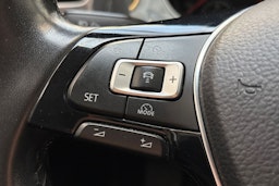 sininen Volkswagen Golf 2017 kuva 18.