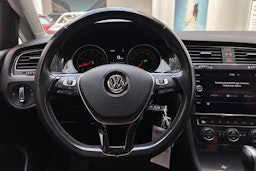 sininen Volkswagen Golf 2017 kuva 20.