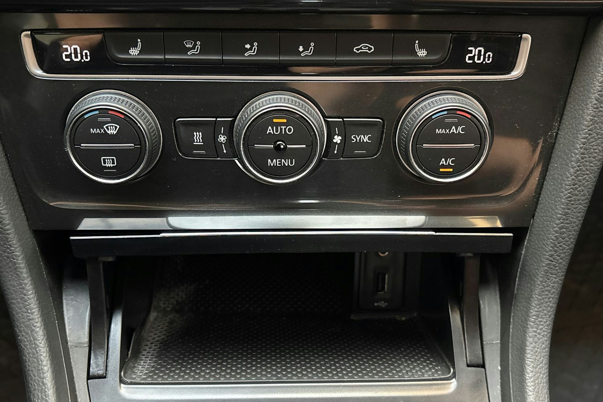 sininen Volkswagen Golf 2017 kuva 25.
