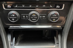 sininen Volkswagen Golf 2017 kuva 25.