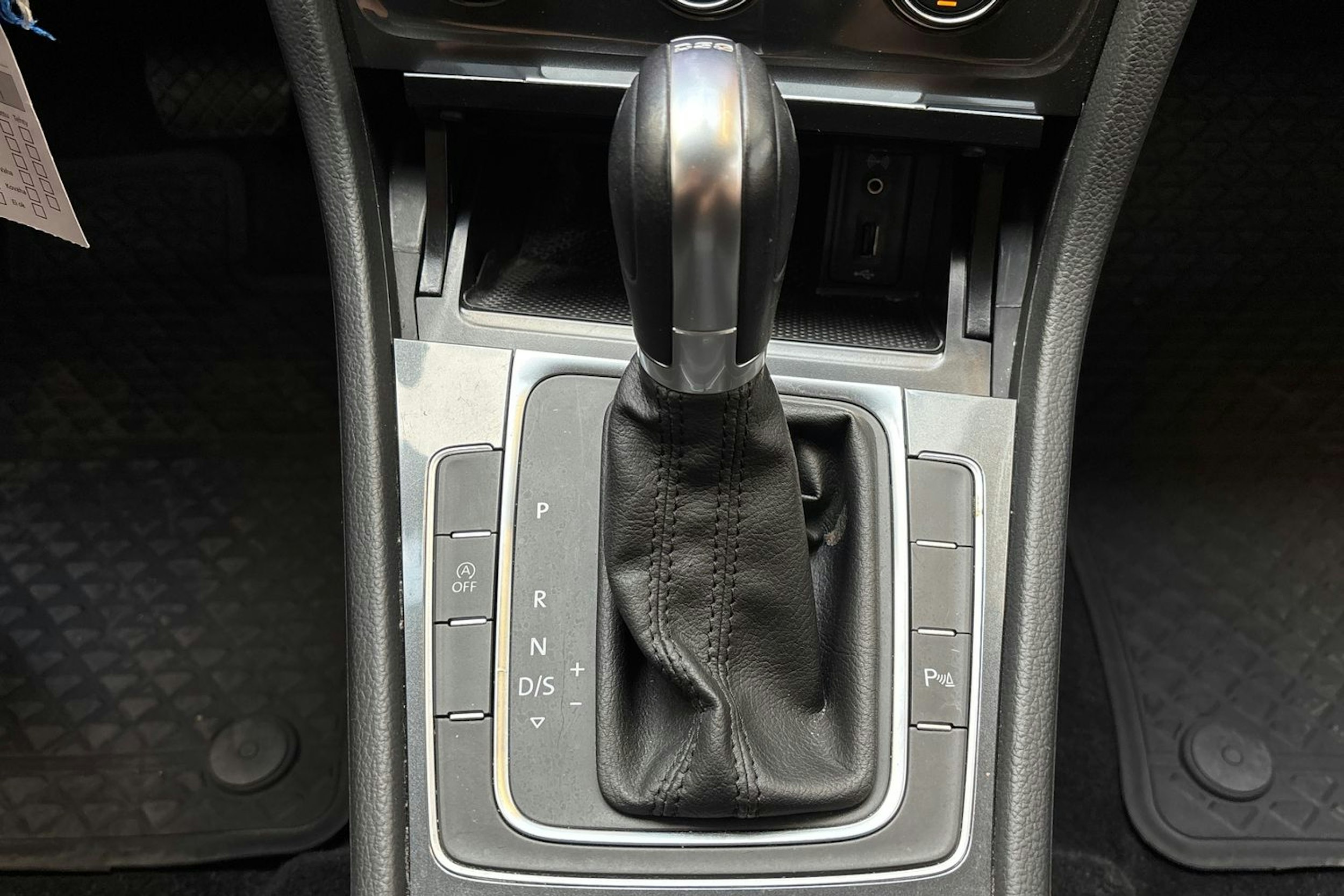 sininen Volkswagen Golf 2017 kuva 27.