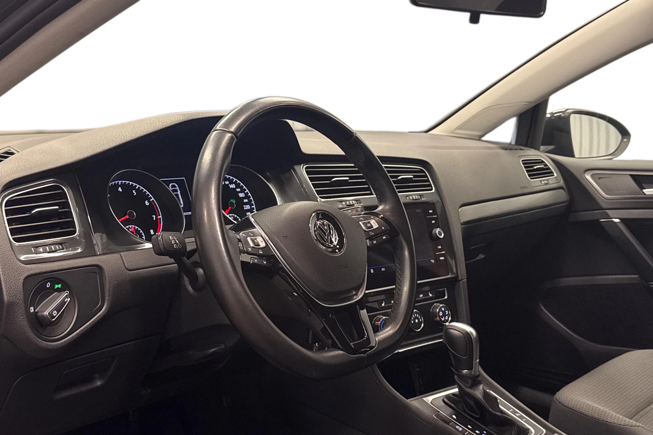 harmaa Volkswagen Golf 2018 kuva 6.