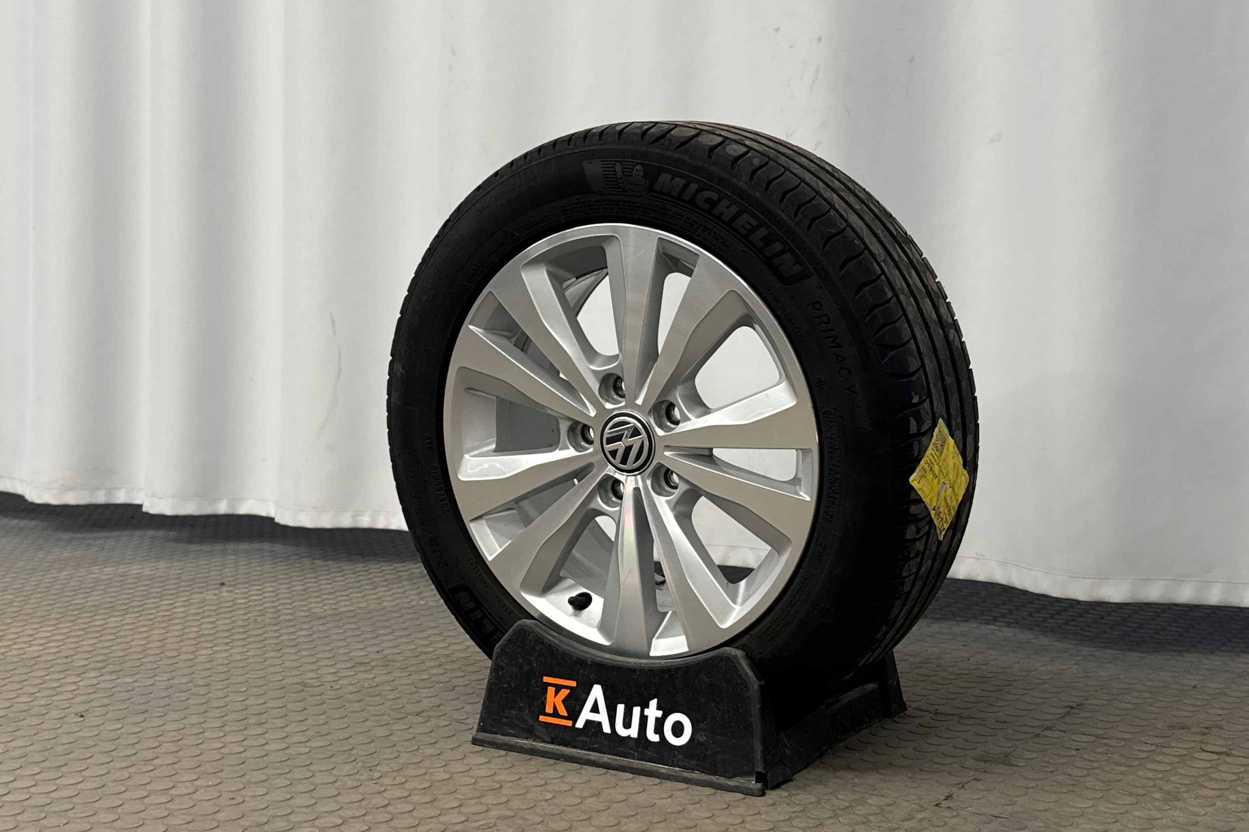 harmaa Volkswagen Golf 2018 kuva 10.