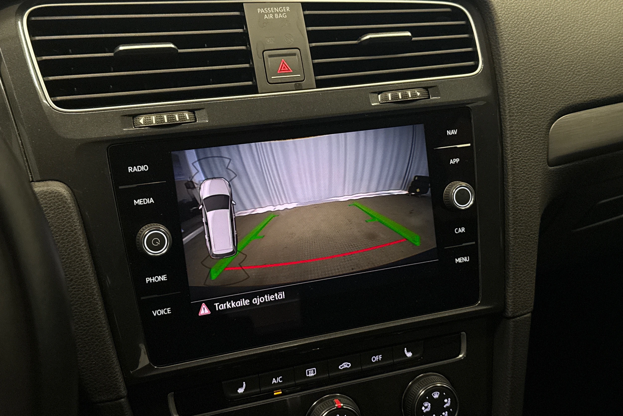 harmaa Volkswagen Golf 2018 kuva 16.