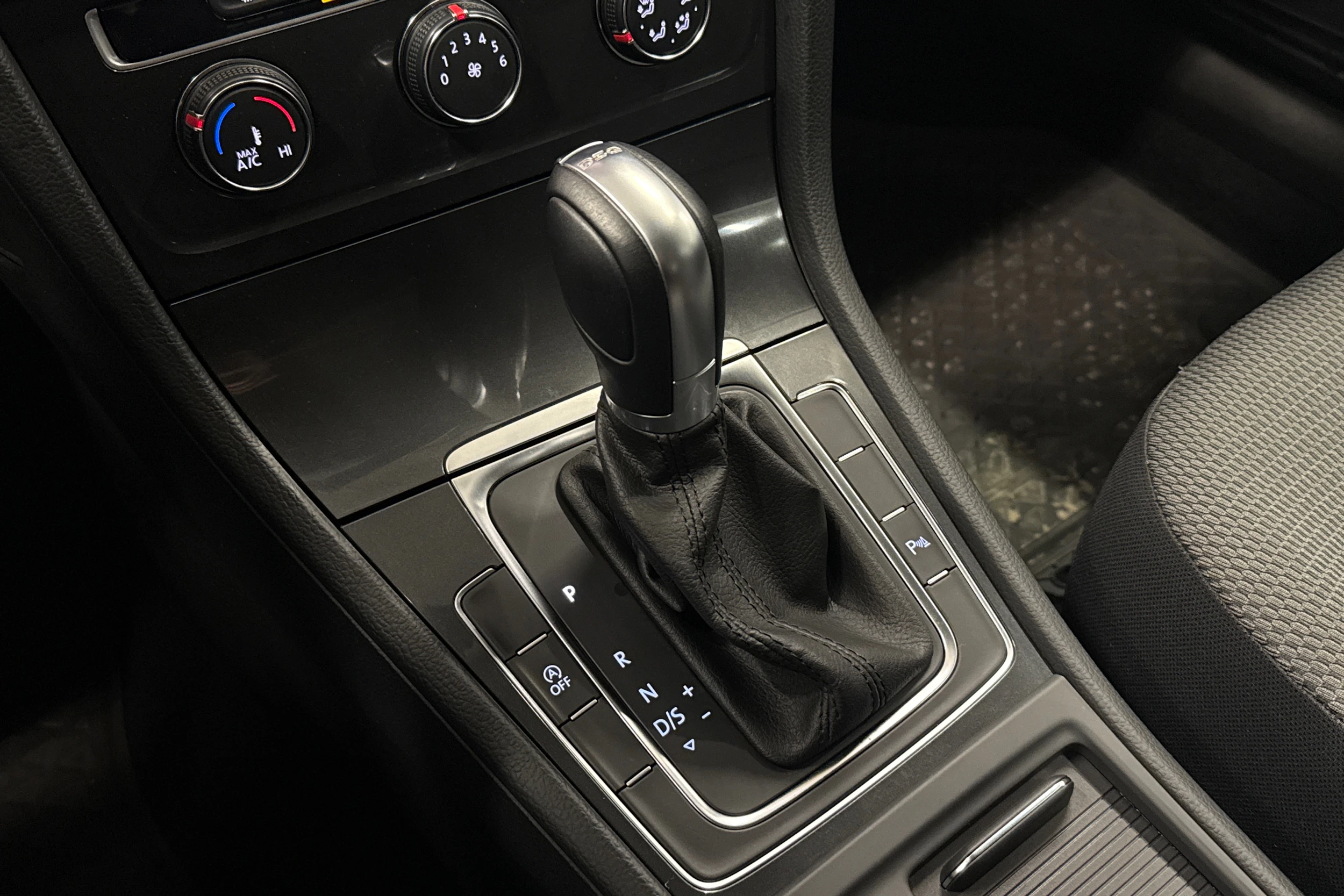 harmaa Volkswagen Golf 2018 kuva 20.