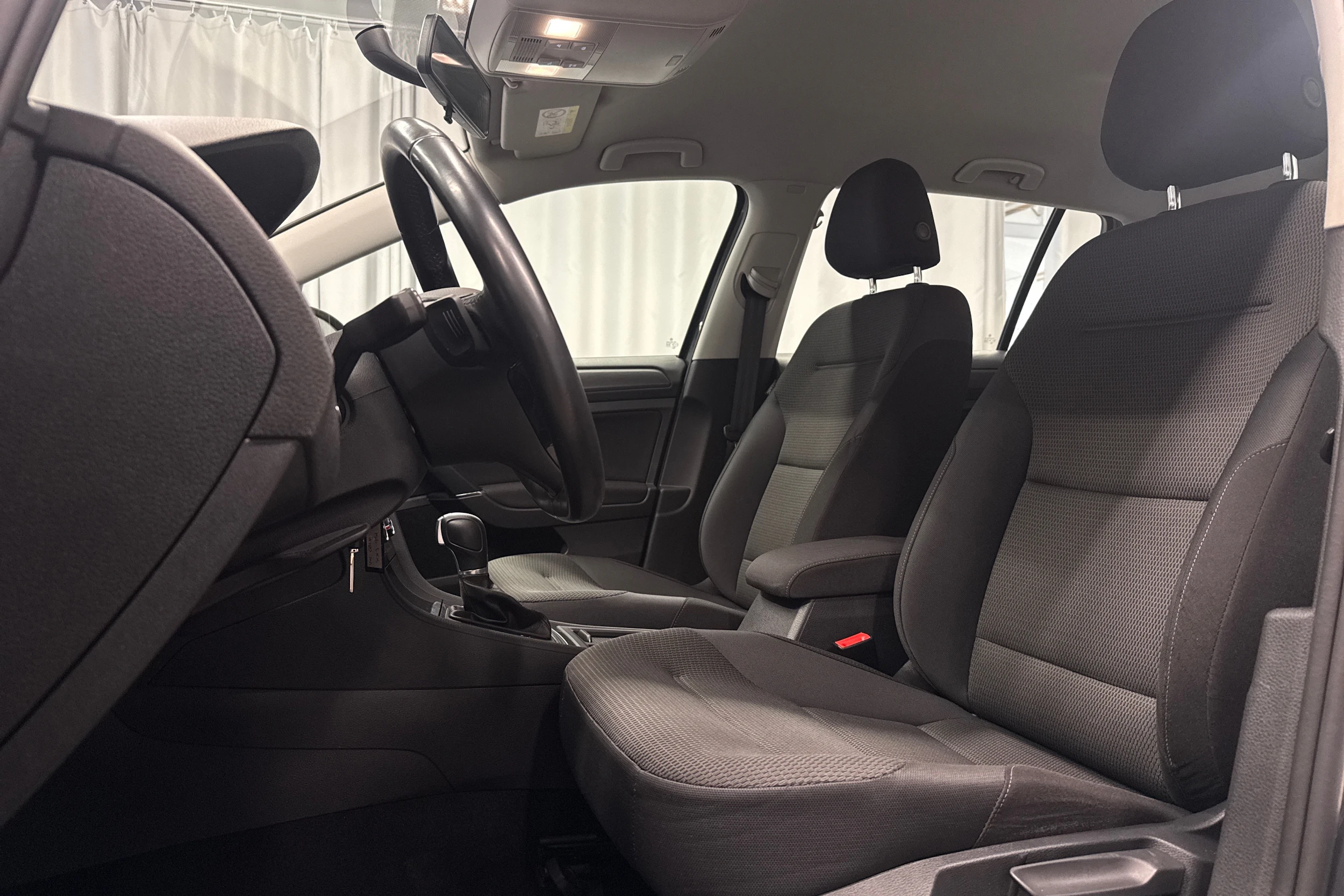 harmaa Volkswagen Golf 2018 kuva 21.