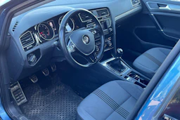 sininen Volkswagen Golf 2017 kuva 3.