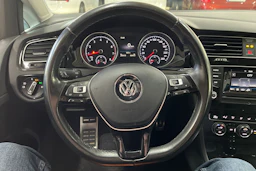 sininen Volkswagen Golf 2017 kuva 13.