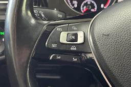 sininen Volkswagen Golf 2017 kuva 14.