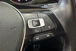 sininen Volkswagen Golf 2017 kuva 15.