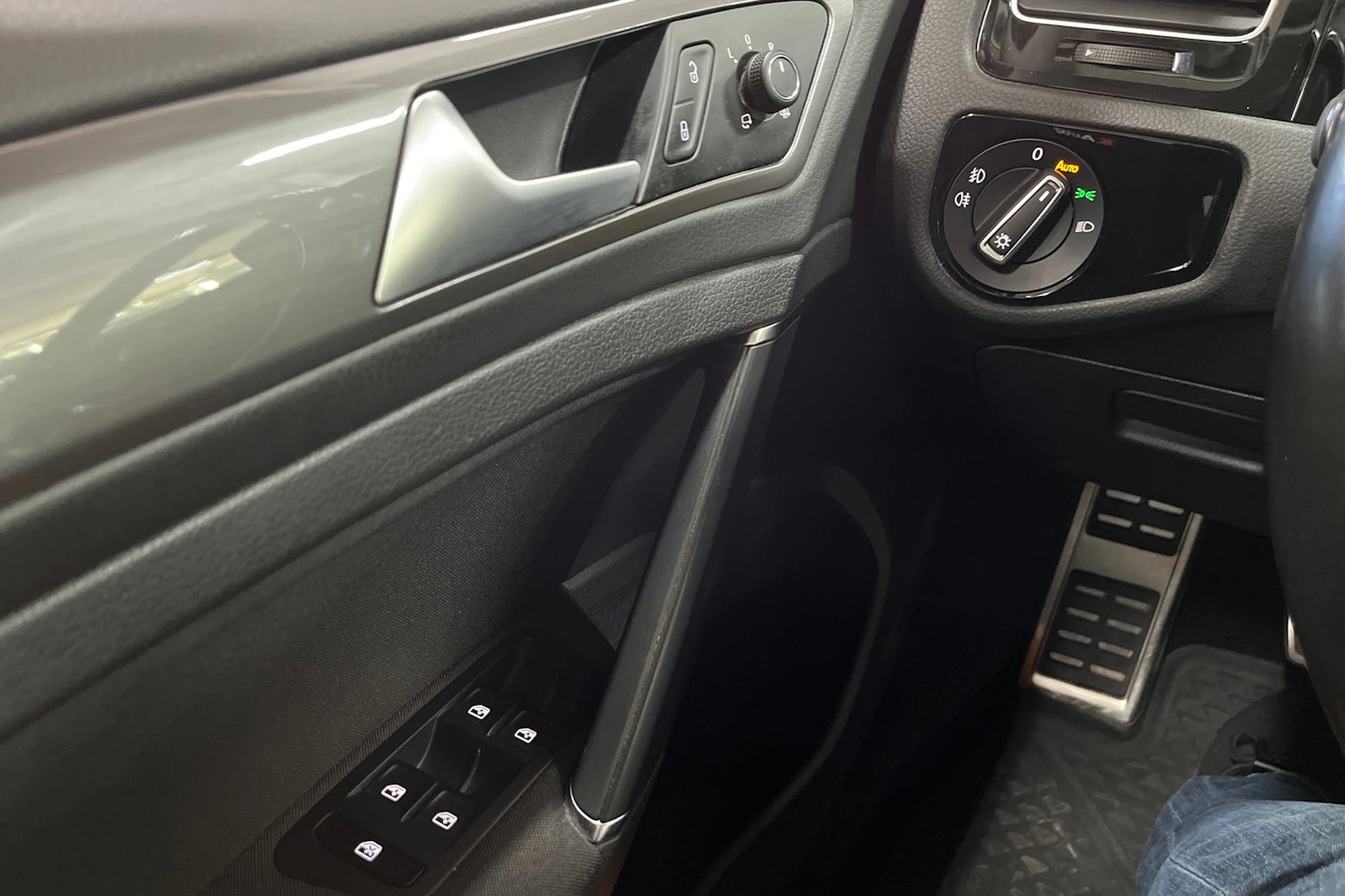 sininen Volkswagen Golf 2017 kuva 16.