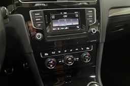sininen Volkswagen Golf 2017 kuva 17.