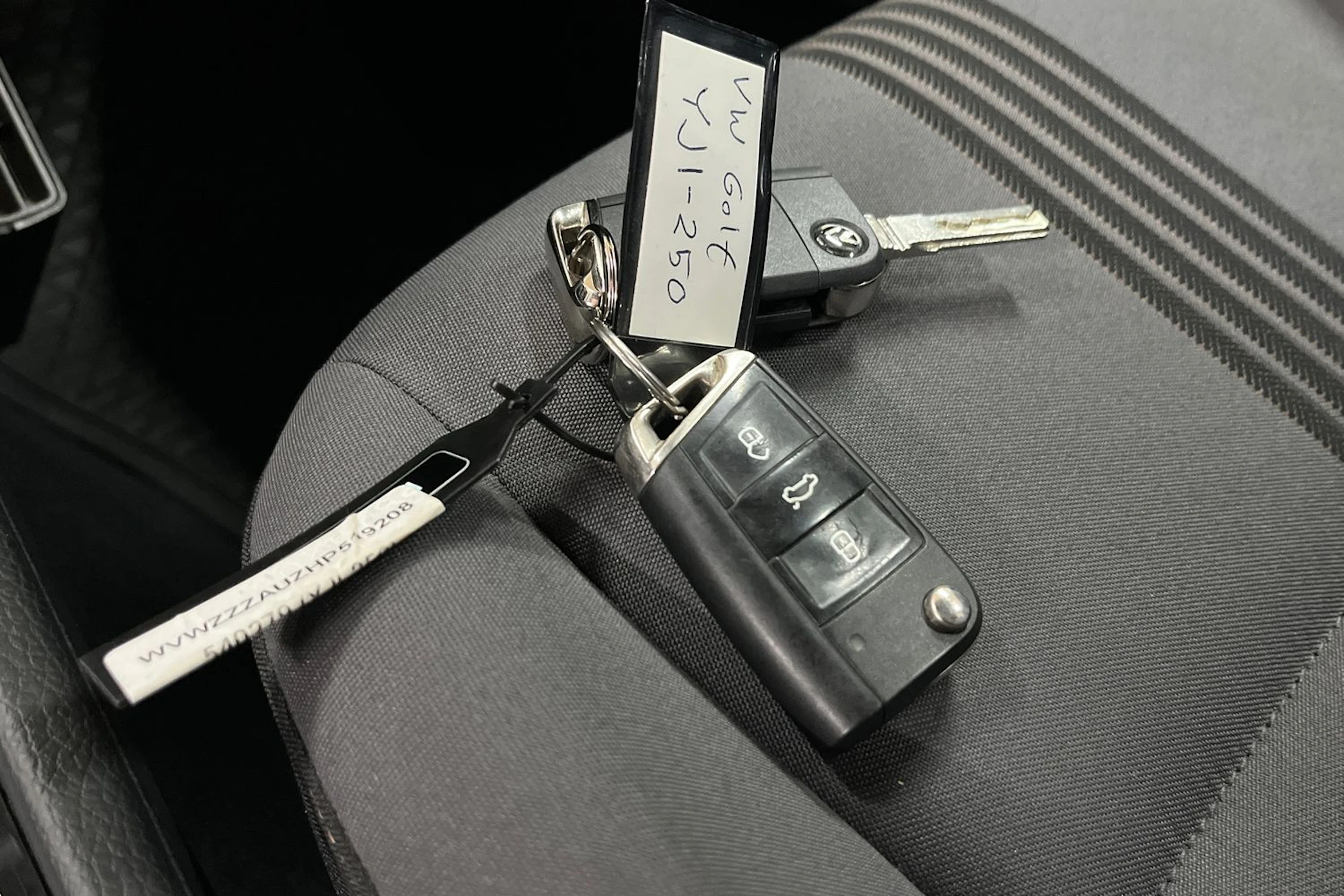 sininen Volkswagen Golf 2017 kuva 19.